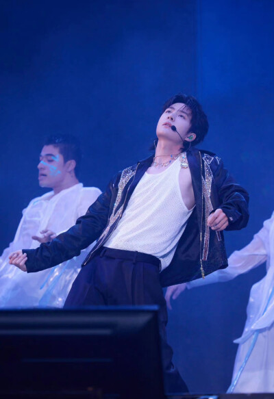 2024.8.24王一博Somebody Else's Arms【他人之怀】新歌首秀
王一博‖乐华家族十五周年演唱会