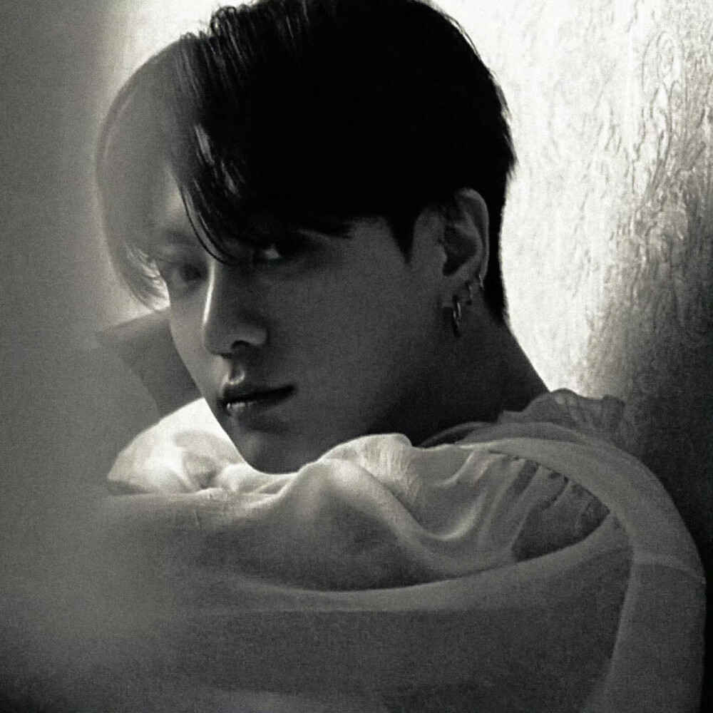 KPOP头像第189弹（田柾国JungKook篇）
“欺骗的同时还能做到微笑”