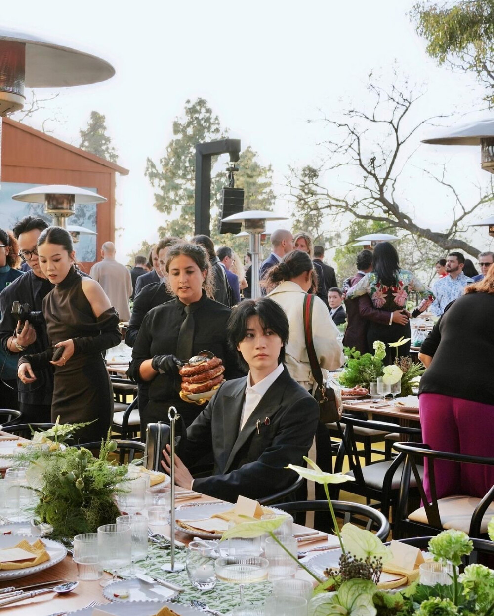 老原微博 人群中最耀眼的那个你.