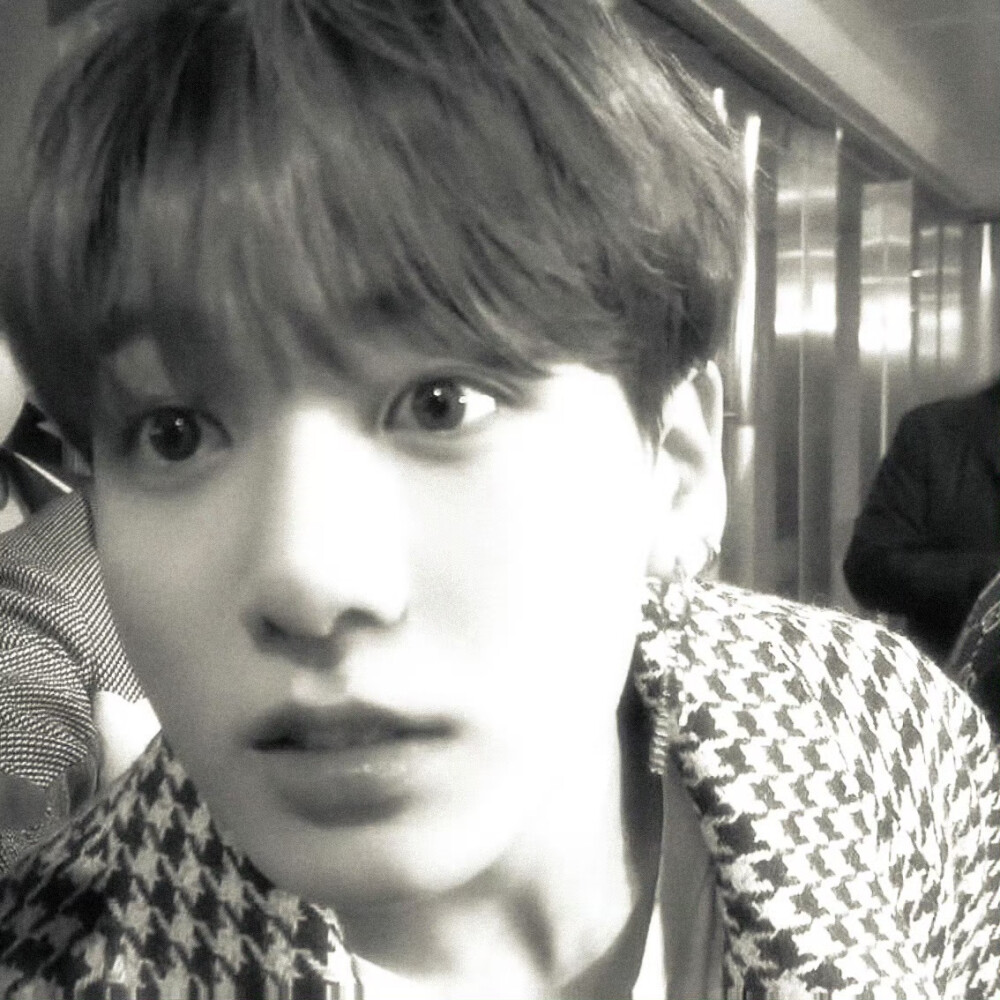 KPOP头像第189弹（田柾国JungKook篇）
“欺骗的同时还能做到微笑”