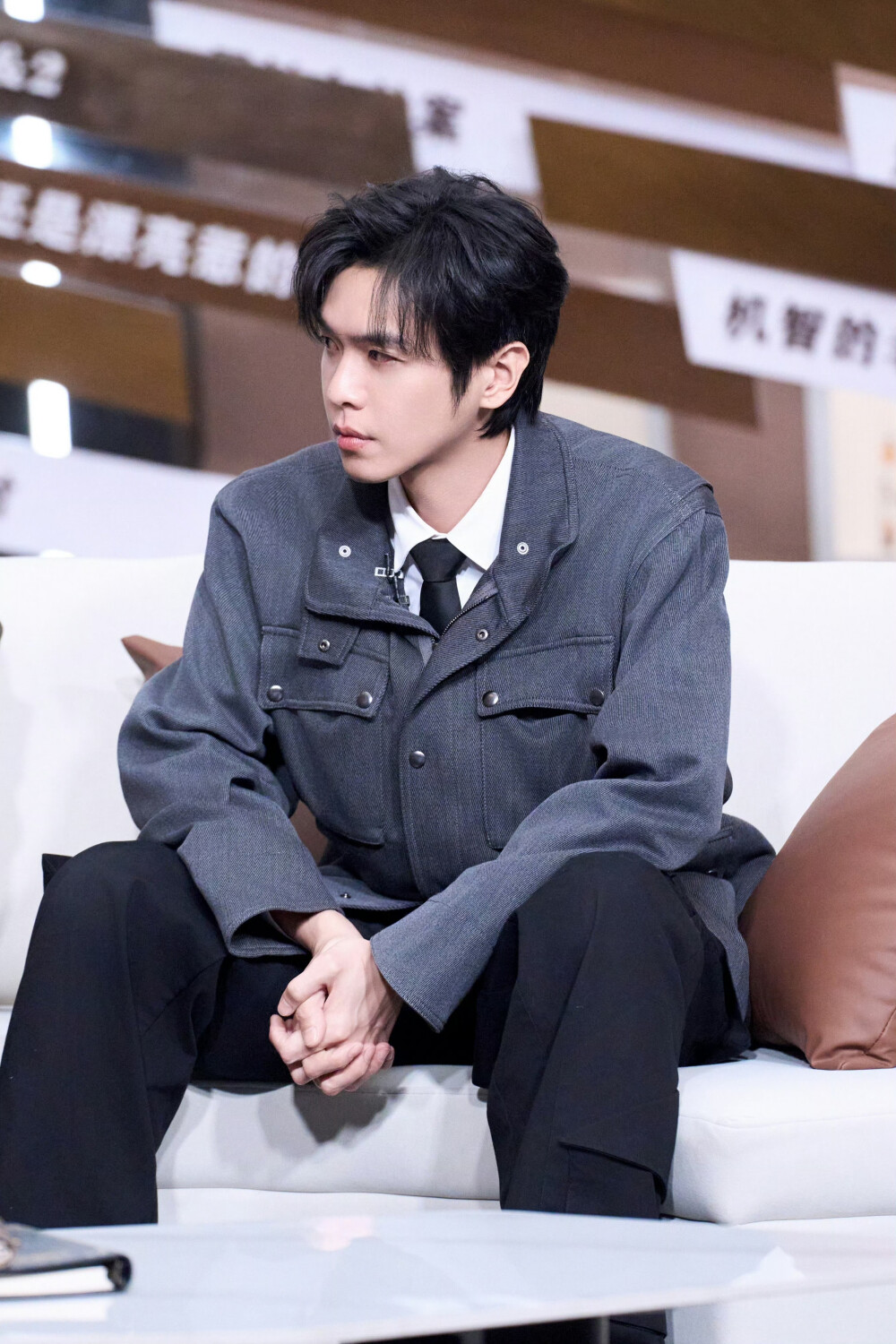 张若昀