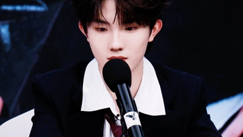 苏新皓 橙光素材
@贺枝裕 自截修 抱图收藏评论