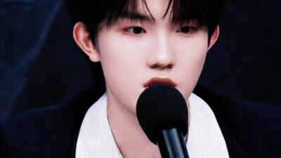 苏新皓 橙光素材
@贺枝裕 自截修 抱图收藏评论