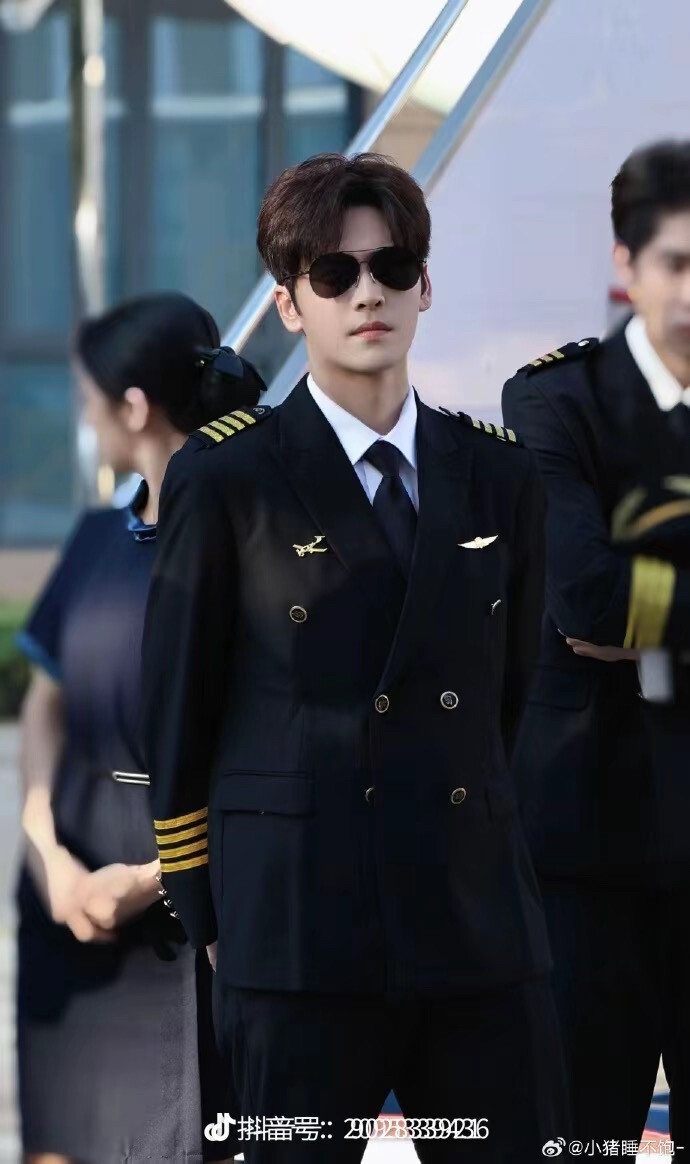 王奕然～～～禁欲系