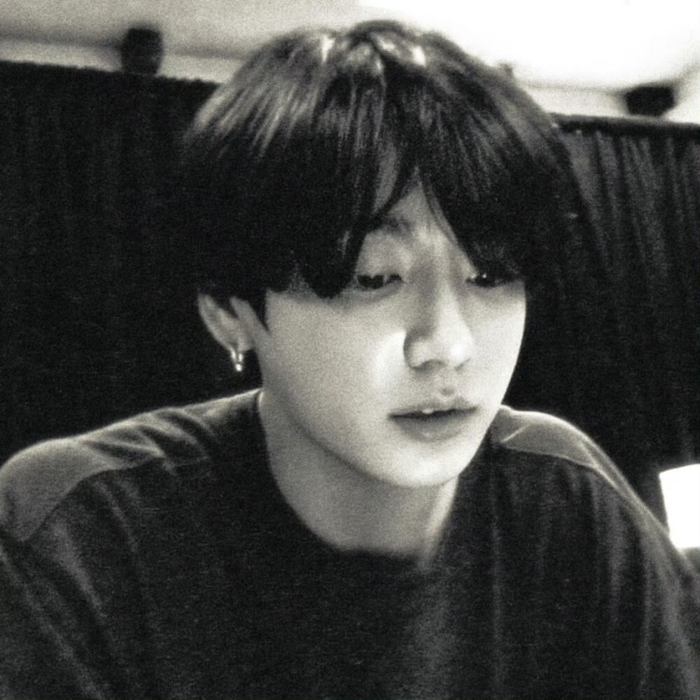 KPOP头像第189弹（田柾国JungKook篇）
“欺骗的同时还能做到微笑”