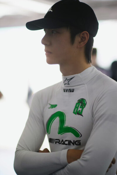 王一博～～～侧颜