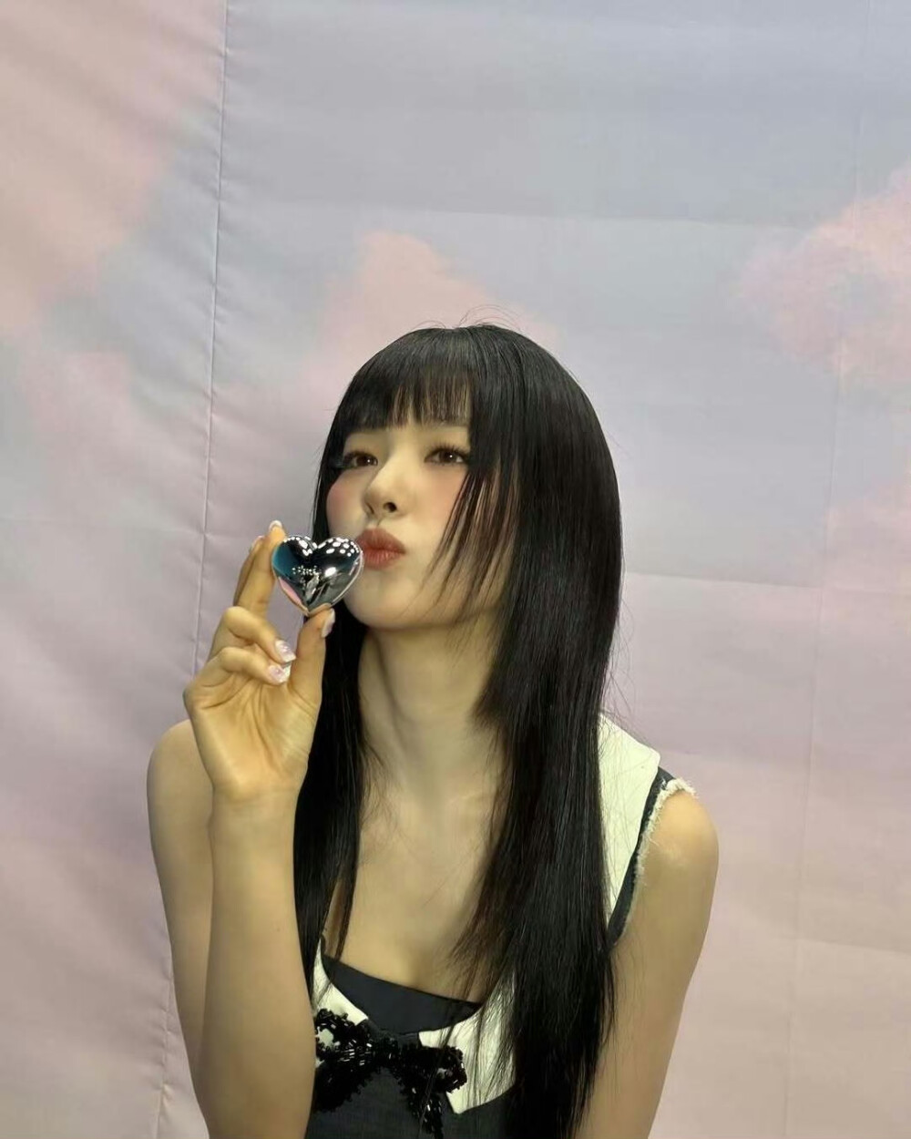 KPOP头像第188弹（姜涩琪2.0篇）
“其实你 其实你 微笑时刻最美丽”