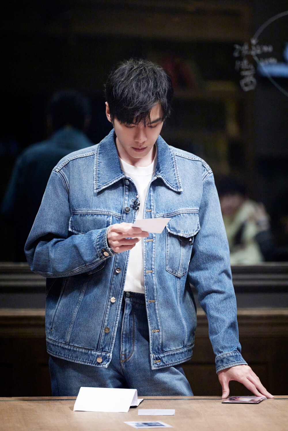 张若昀