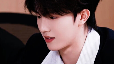 苏新皓 橙光素材
@贺枝裕 自截修 抱图收藏评论