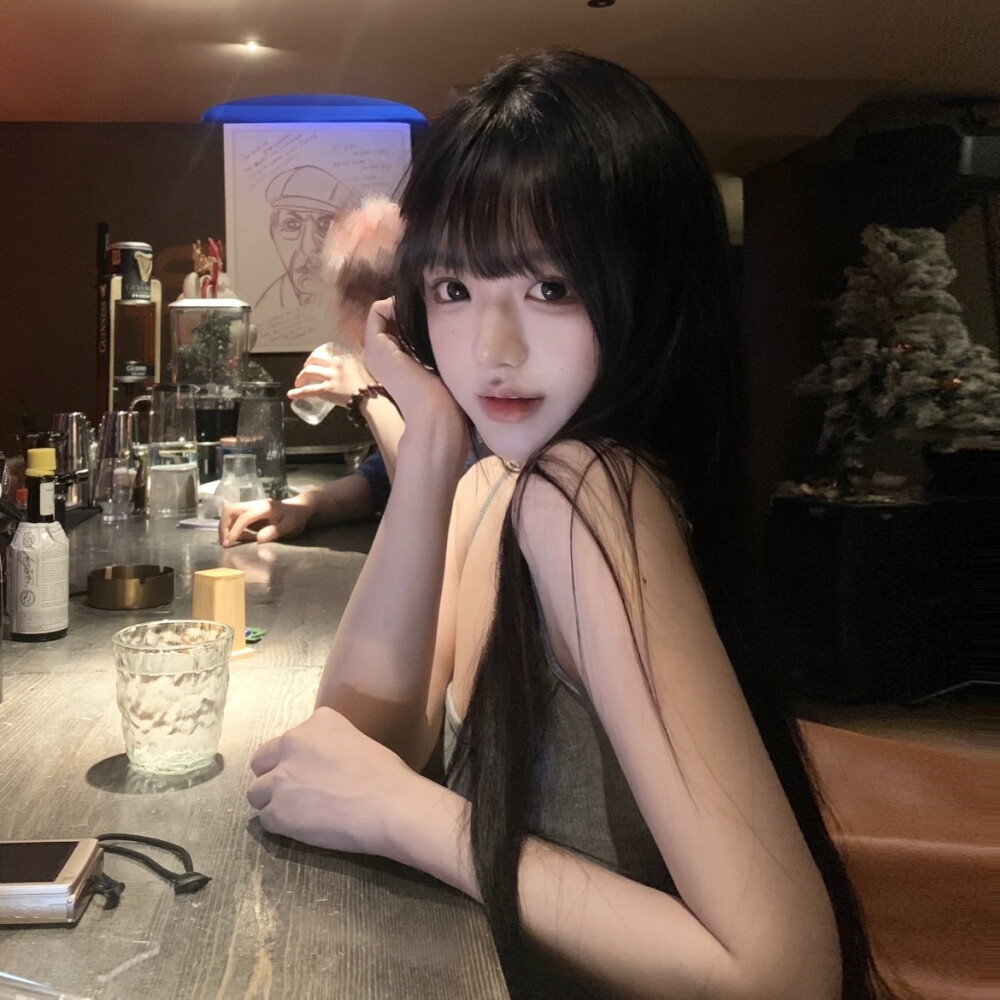 凌晨的海 难言的爱.
侵权删