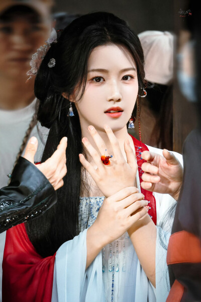 入青云｜明意
cr：无人及你丨卢昱晓