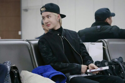 王一博/机场丹丹