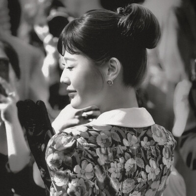 郁金香来迟的午后 留下红茶和咖啡的丽莉夫人