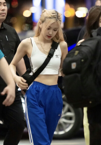 BY爱喝可乐的古娜小姐 韩国 朴彩英