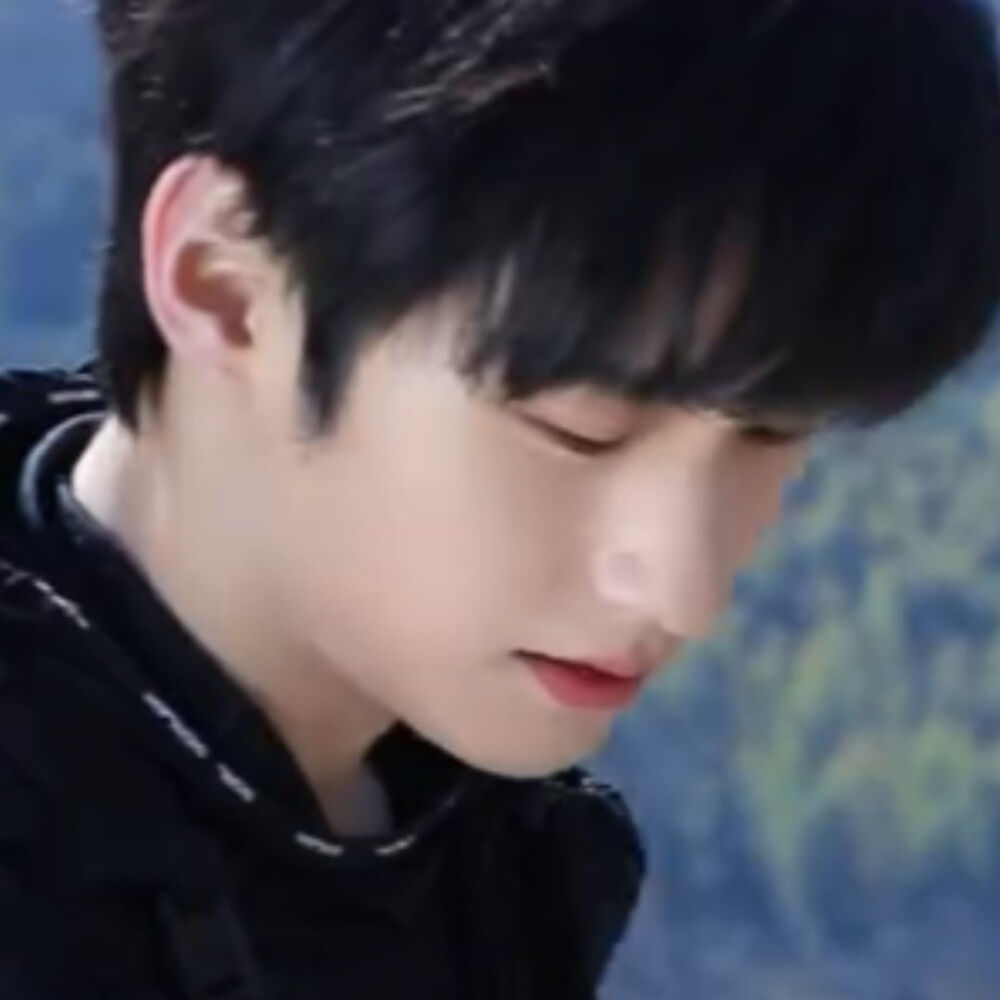 宝宝你把冲锋衣脱了跟杆子一样