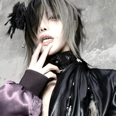 ✞