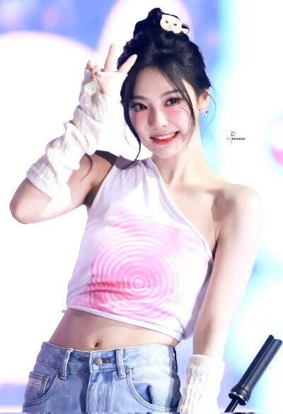 愚人节站姐图-宁艺卓NINGNING