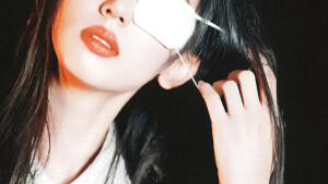 橙光女主素材
抱图看简介