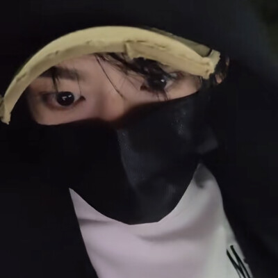 小猫眼睛亮亮的