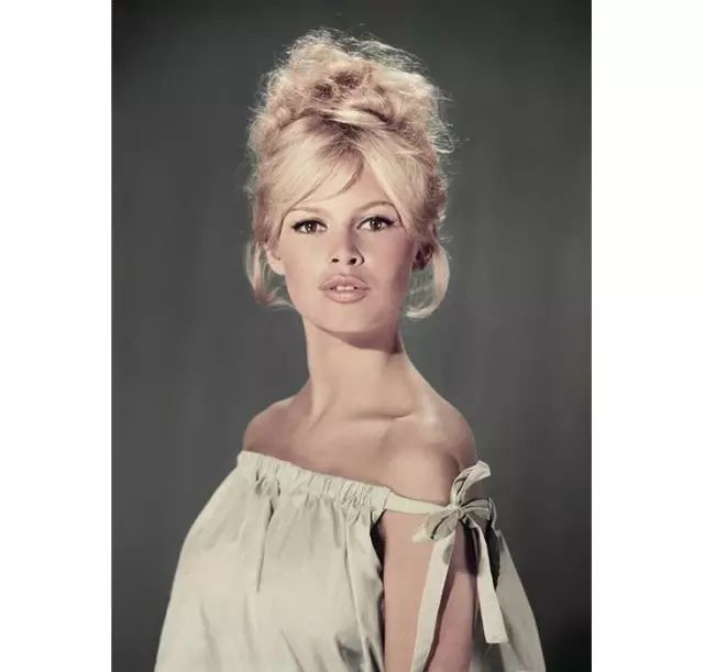 碧姬·芭铎的嘴比一般人大，也比一般人美。