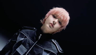 吴贤俊/Hyunjun
使用备注金鄯晟。自截。