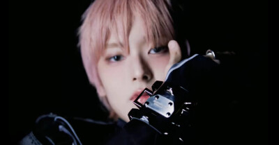 吴贤俊/Hyunjun
使用备注金鄯晟。自截。