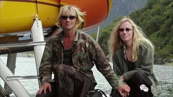 崔德威尔和他的女友阿米·哈格纳德：两人于2003年10月的一天，双双死于灰熊之口