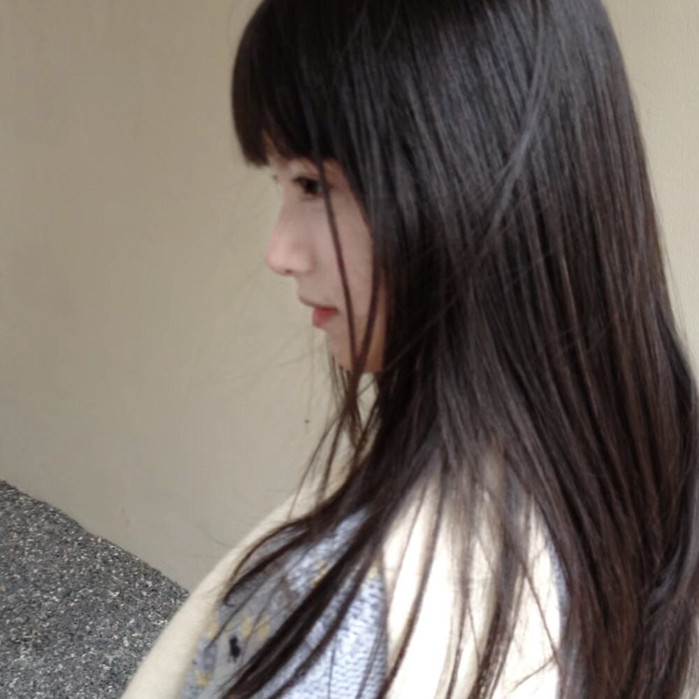 人总是用片刻幸福来原谅所有的伤痛