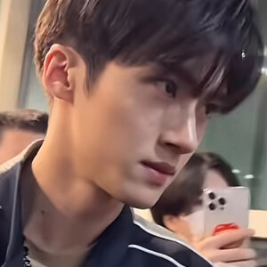闫桉