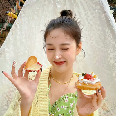 BY爱喝可乐的古娜小姐 韩国 张礼恩