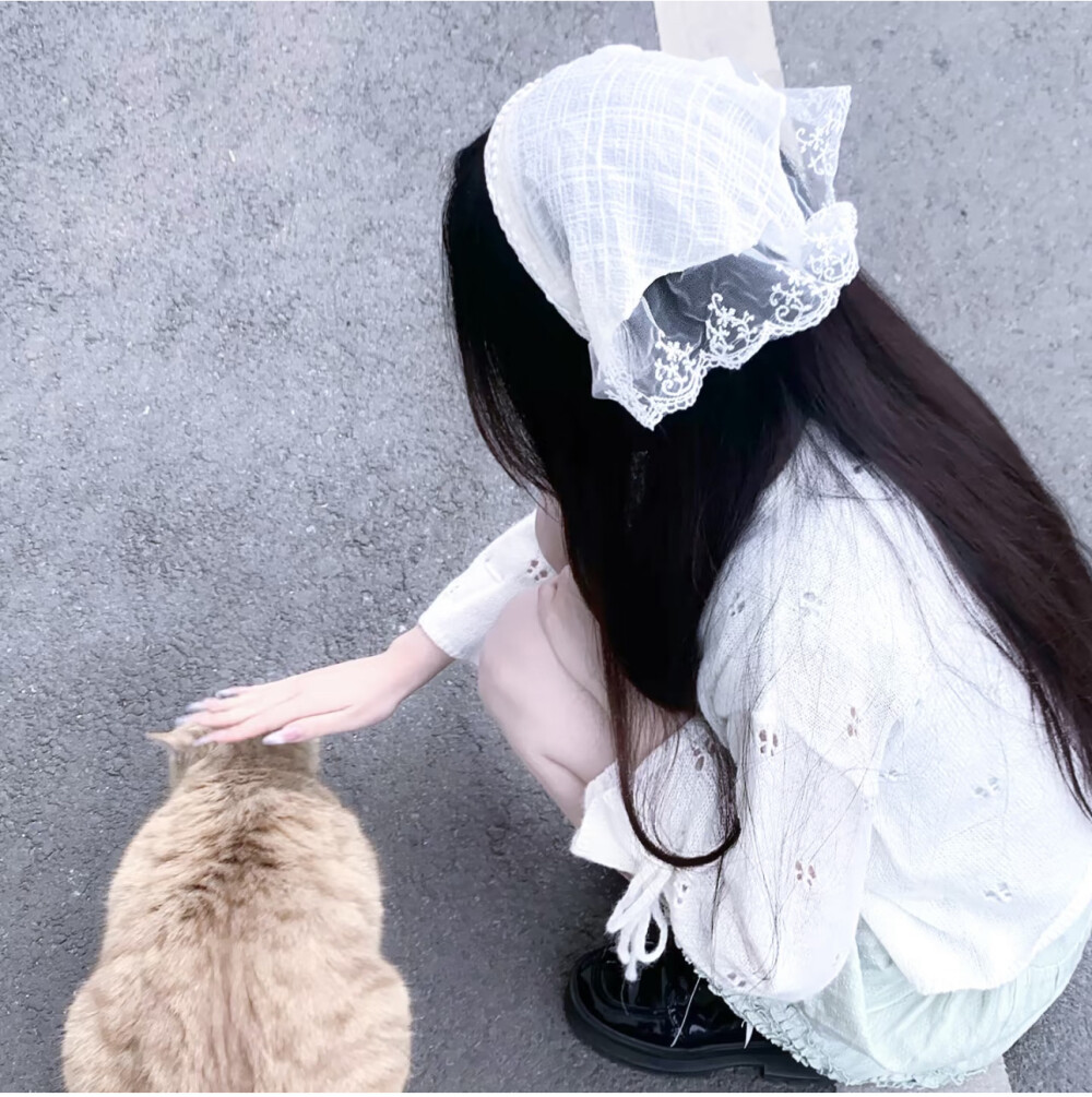 女