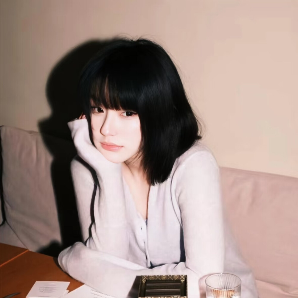 女