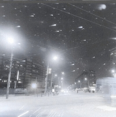 莫斯科下雪了，亲爱的请不要为我哭泣。