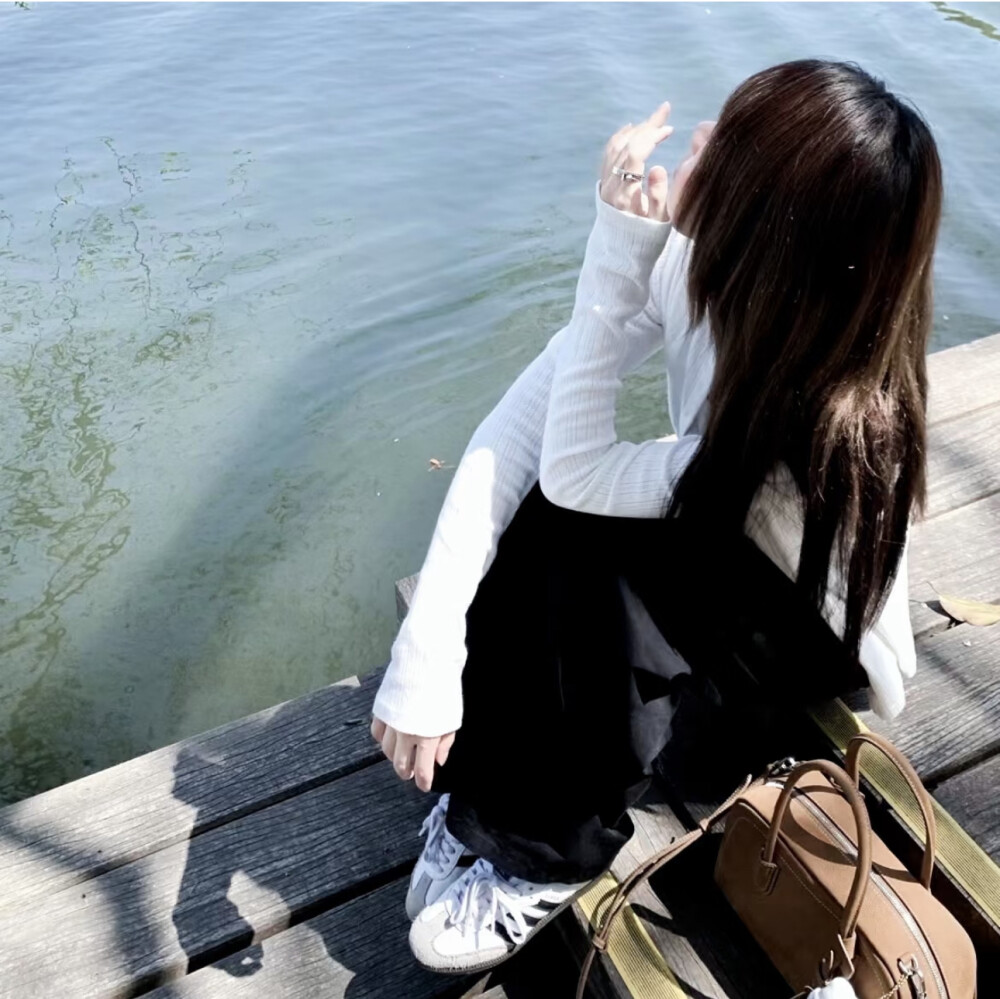 女