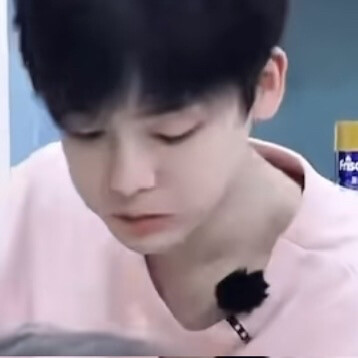 轻轻的亲亲
