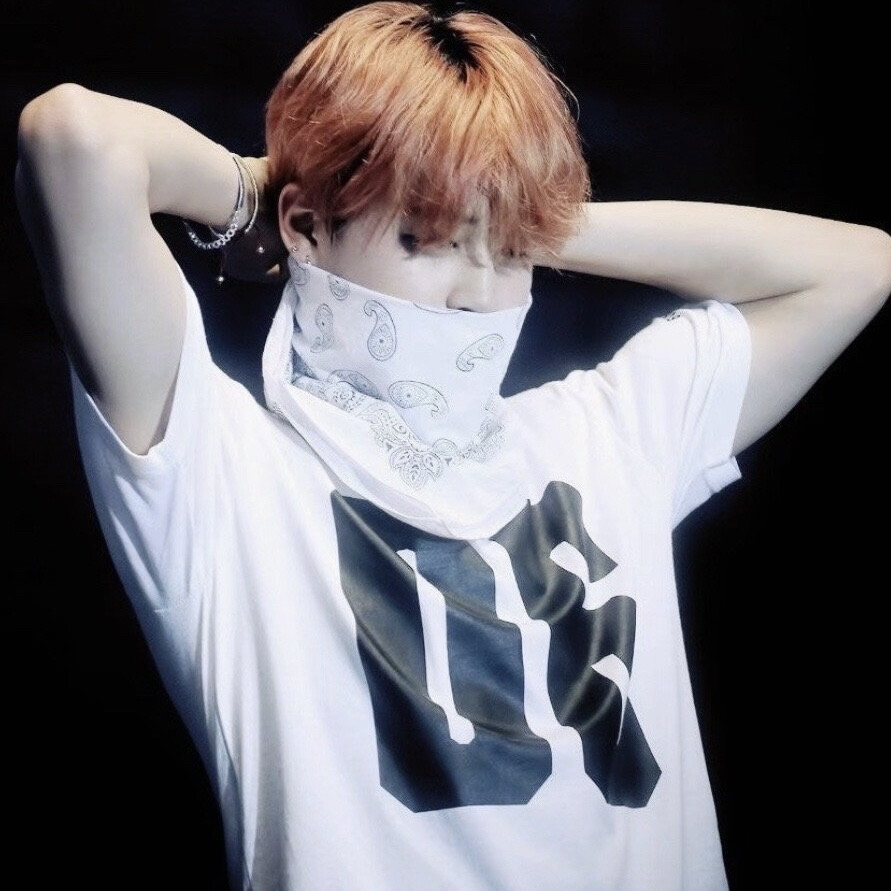 痛感的源头是唇钉的摩擦和你的谎言