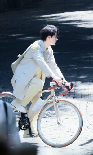 阳光开朗大男孩儿