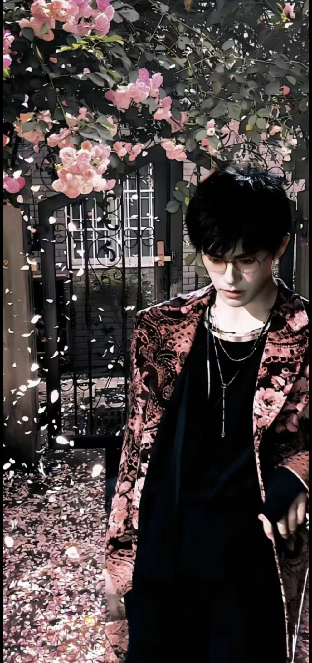 易烊千玺玫瑰少年