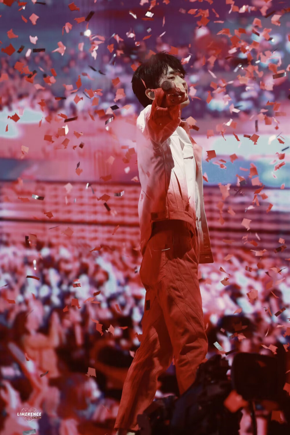 易烊千玺玫瑰少年