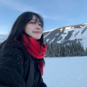 ᵀʰᵉ ᶠⁱʳˢᵗ ᵒⁿᵉ ᵒᵘᵗ ᵒᶠ ᵗʰᵉ ᵇⁱᵍ ʷⁱⁿᵈ ᶜᵃᵐᵉ ʰᵒᵐᵉ ʷⁱᵗʰ ᵐᵉ.
外面風大 和我回家.