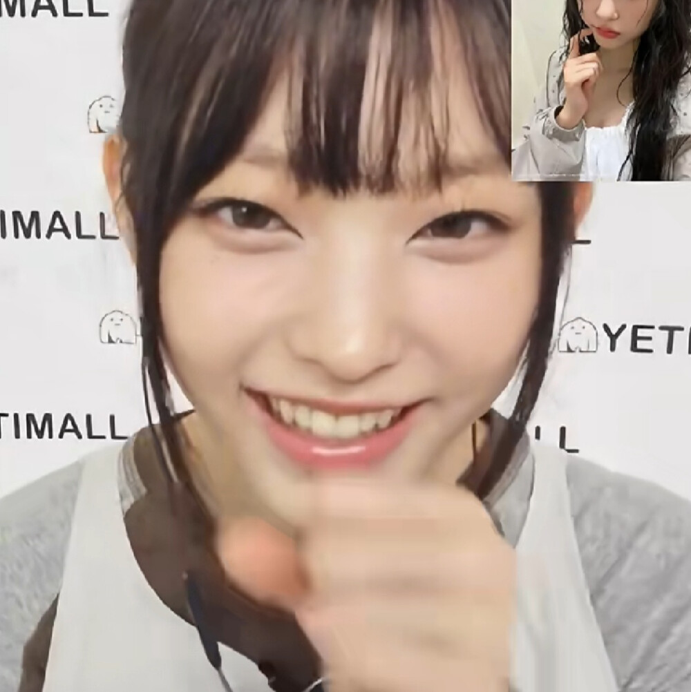 这只猫被窝带肘了