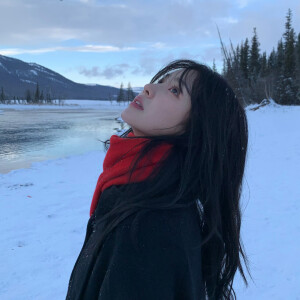 ᵀʰᵉ ᶠⁱʳˢᵗ ᵒⁿᵉ ᵒᵘᵗ ᵒᶠ ᵗʰᵉ ᵇⁱᵍ ʷⁱⁿᵈ ᶜᵃᵐᵉ ʰᵒᵐᵉ ʷⁱᵗʰ ᵐᵉ.
外面風大 和我回家.