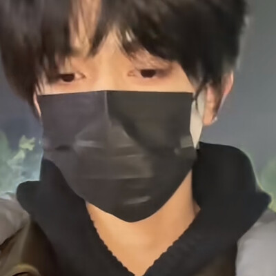 ，