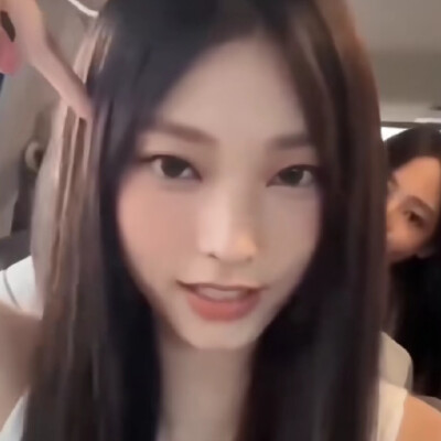 这只猫被窝带肘了