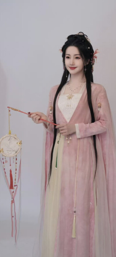 陈欣予《仿妆》