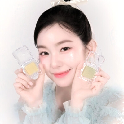 清澈的湖水反应真正的光辉