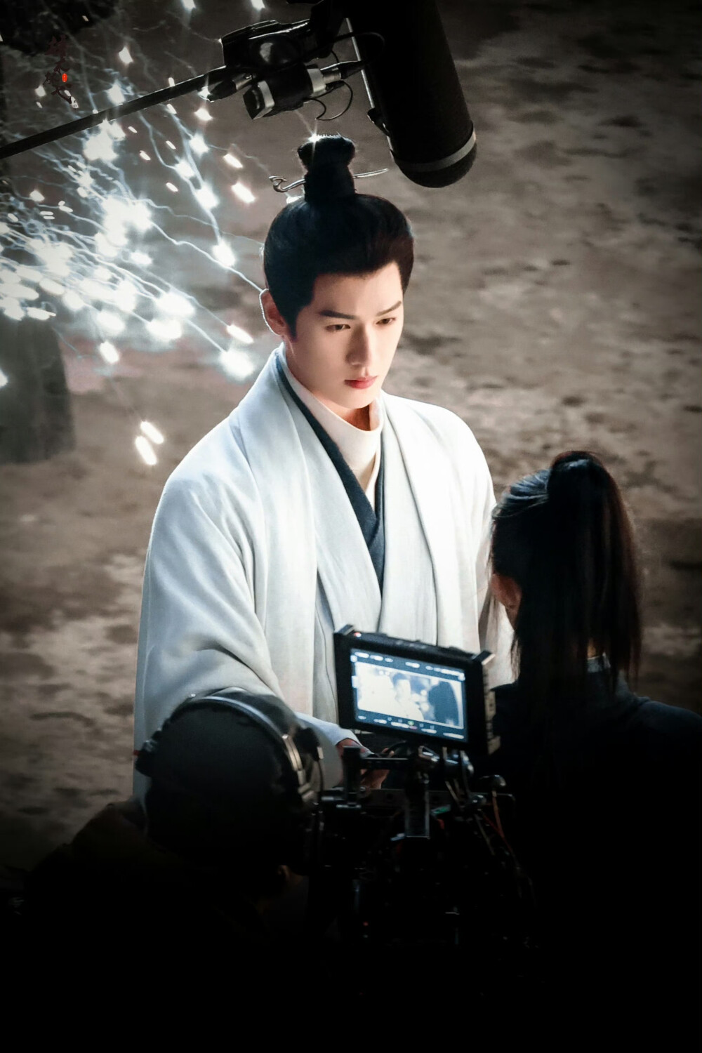 李昀锐 ‖ 冰湖重生◎诸葛玥
图源微博cr：梧木林弋_0824