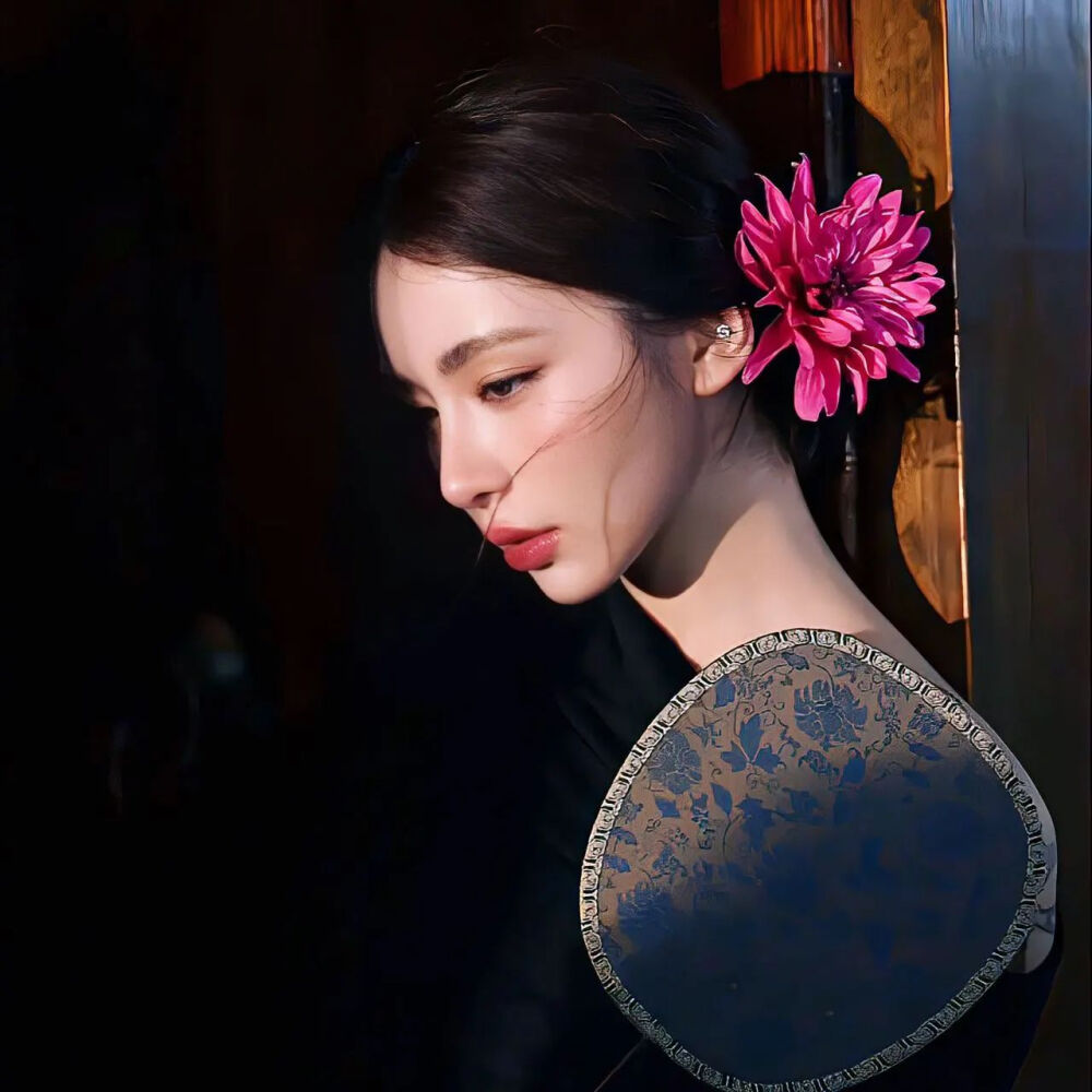 唯独心脏是雪花绣的痂 靠近你就融化