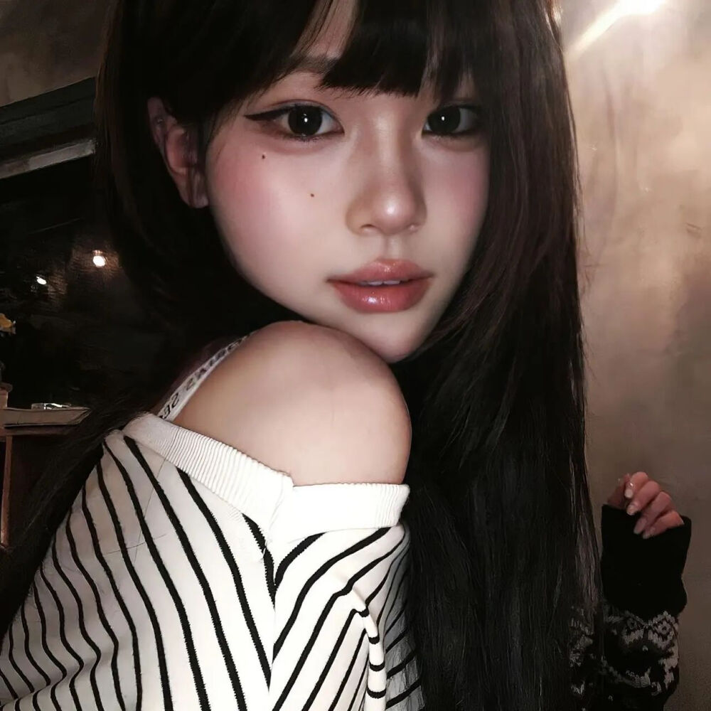 唯独心脏是雪花绣的痂 靠近你就融化