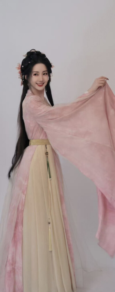 陈欣予《仿妆》